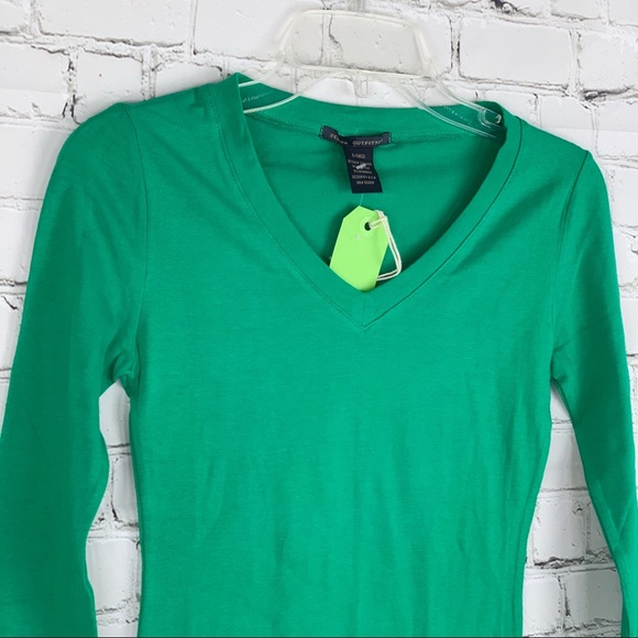 NEW-Active Basic V-neck Long Sleeve Layering Top - Picture 3 of 6